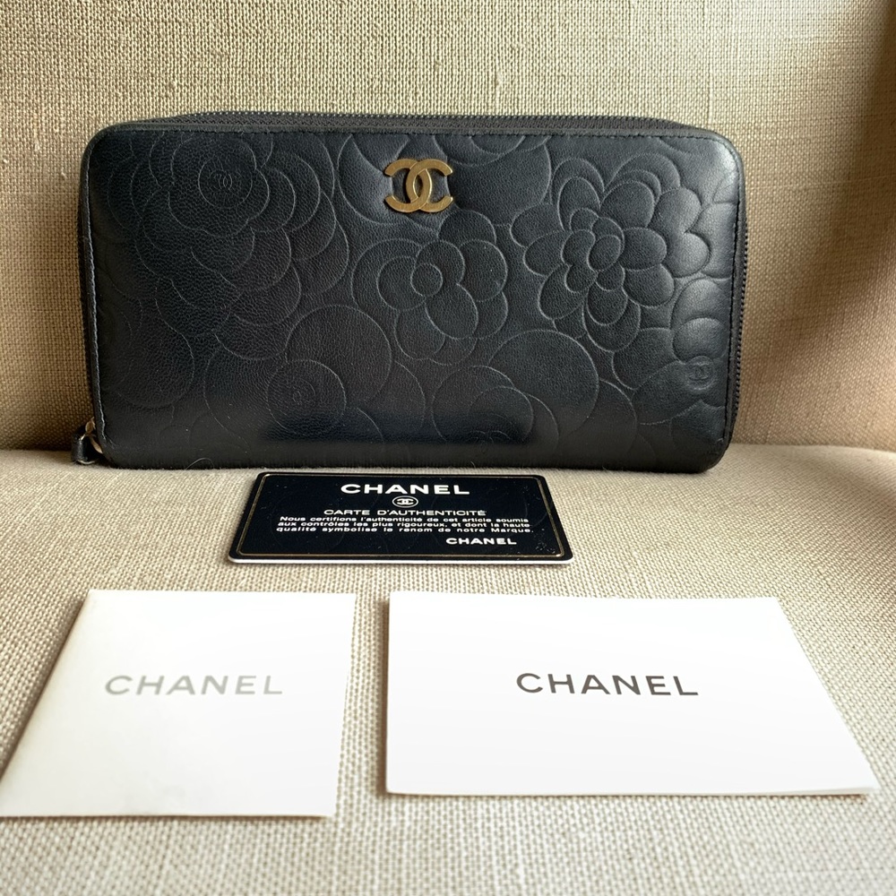 Chanel black zippy camellia wallet with auth card - Picture 1 of 12